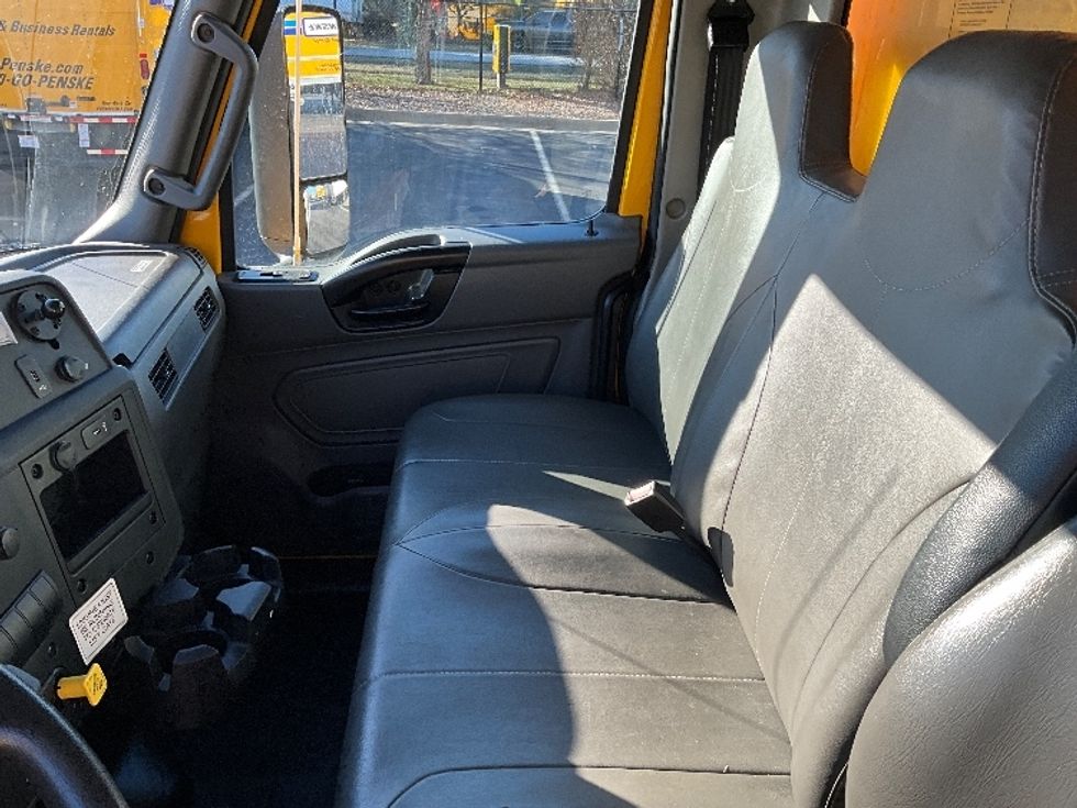 Medium Duty Box Truck-Light and Medium Duty Trucks-International-2022-MV607-Springfield-MO-256,728\n\t\tmiles-$ 42,500 - Image 19