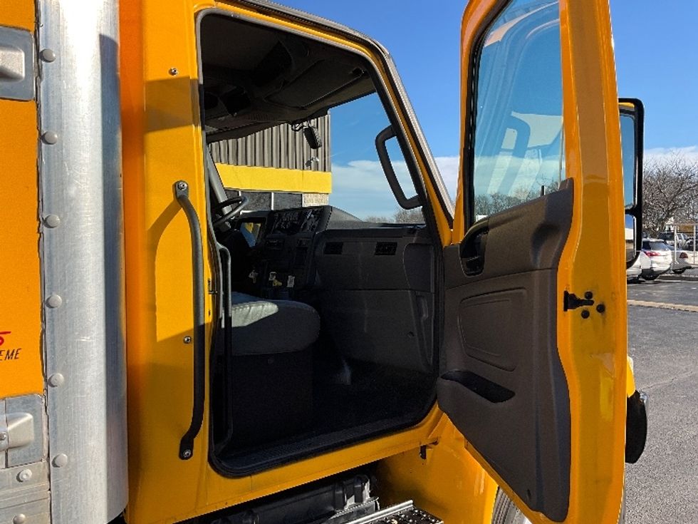 Medium Duty Box Truck-Light and Medium Duty Trucks-International-2022-MV607-Springfield-MO-256,728\n\t\tmiles-$ 42,500 - Image 20