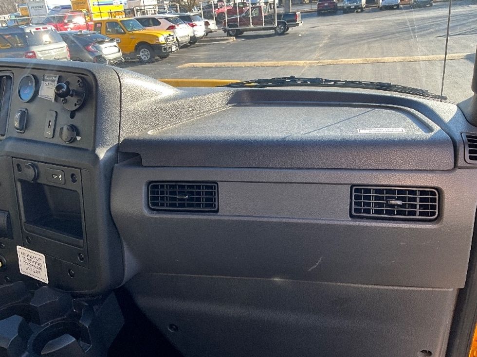 Medium Duty Box Truck-Light and Medium Duty Trucks-International-2022-MV607-Springfield-MO-256,728\n\t\tmiles-$ 42,500 - Image 21