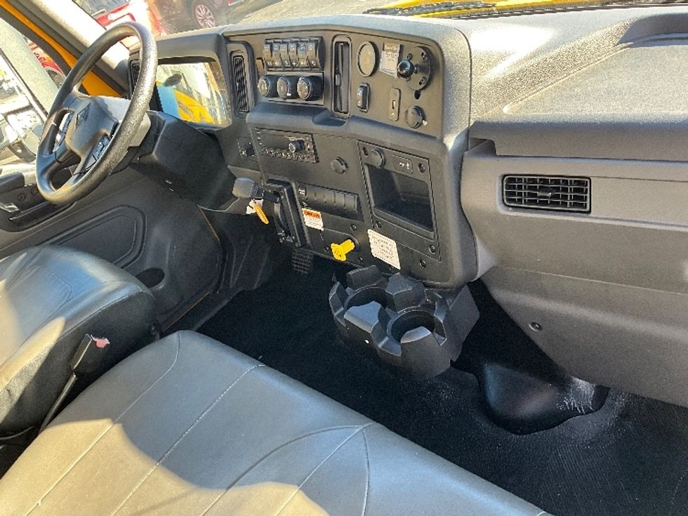 Medium Duty Box Truck-Light and Medium Duty Trucks-International-2022-MV607-Springfield-MO-256,728\n\t\tmiles-$ 42,500 - Image 22