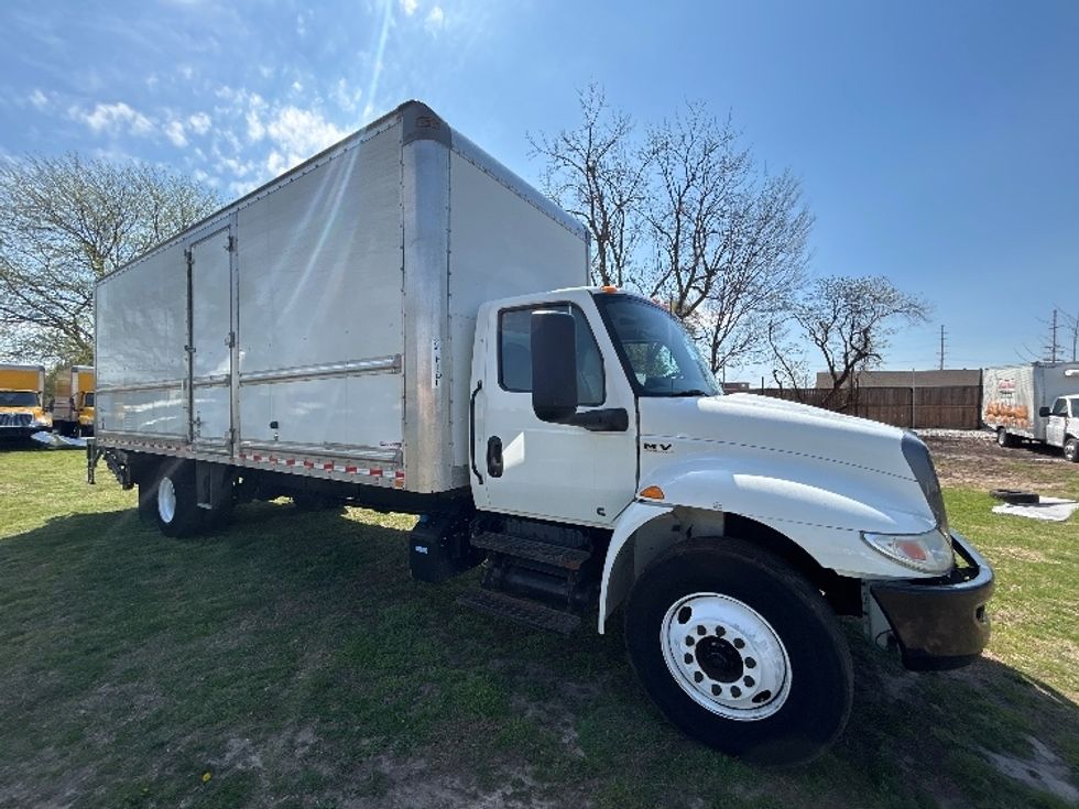 Medium Duty Box Truck-Light and Medium Duty Trucks-International-2022-MV607-Springfield-MO-259,254\n\t\tmiles-$ 43,250 - Image 1