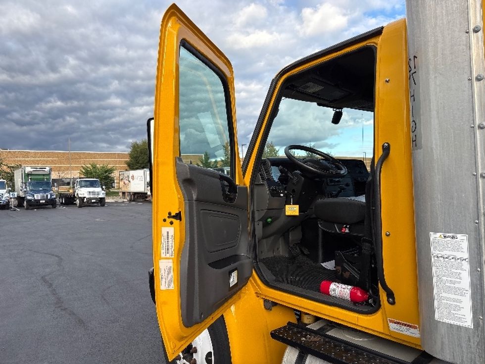 Medium Duty Box Truck-Light and Medium Duty Trucks-International-2022-MV607-Sterling-VA-196,250\n\t\tmiles-$ 45,000 - Image 16
