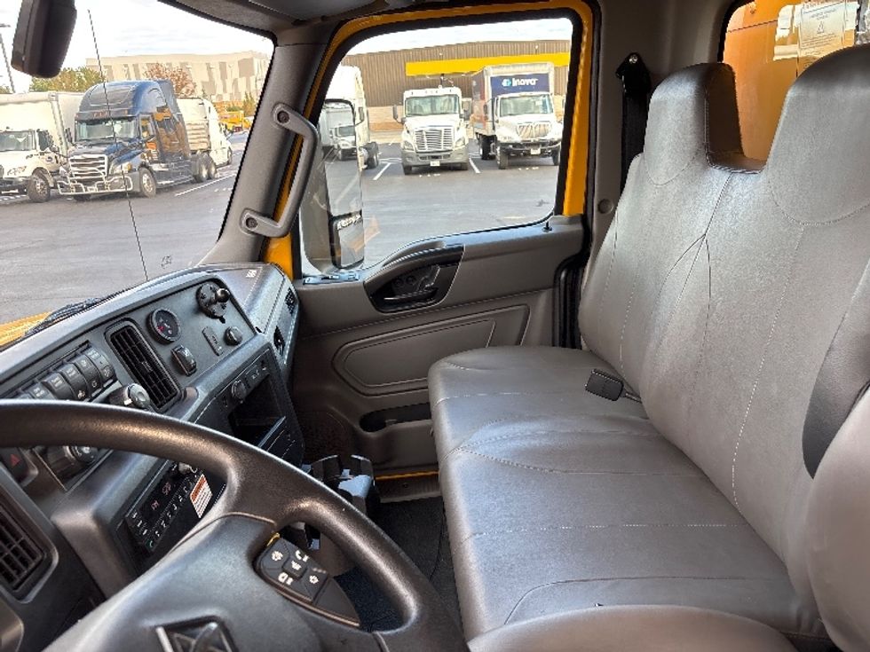 Medium Duty Box Truck-Light and Medium Duty Trucks-International-2022-MV607-Sterling-VA-196,250\n\t\tmiles-$ 45,000 - Image 19