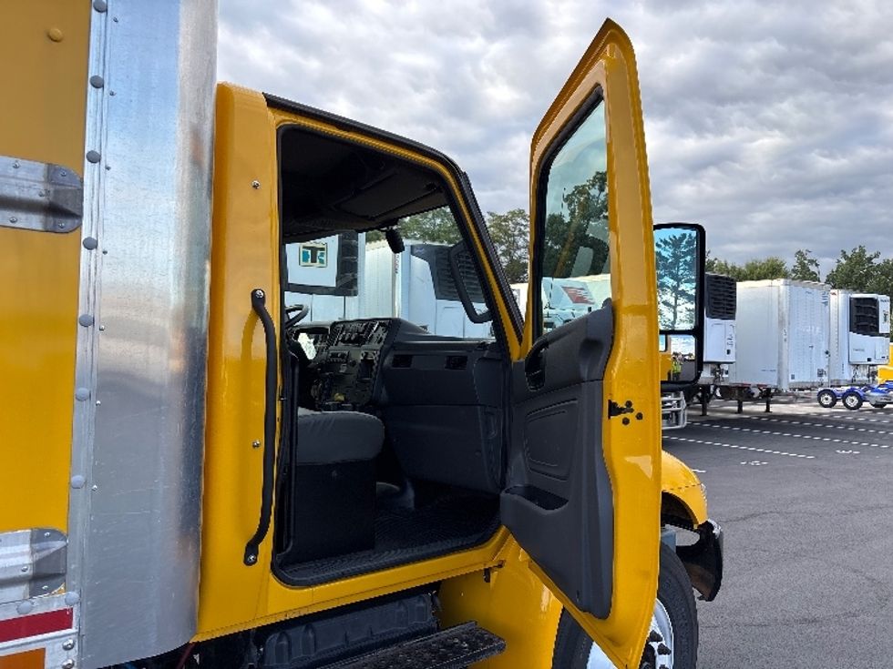 Medium Duty Box Truck-Light and Medium Duty Trucks-International-2022-MV607-Sterling-VA-196,250\n\t\tmiles-$ 45,000 - Image 20