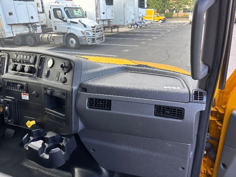 Medium Duty Box Truck-Light and Medium Duty Trucks-International-2022-MV607-Sterling-VA-196,250\n\t\tmiles-$ 45,000 - Image 21