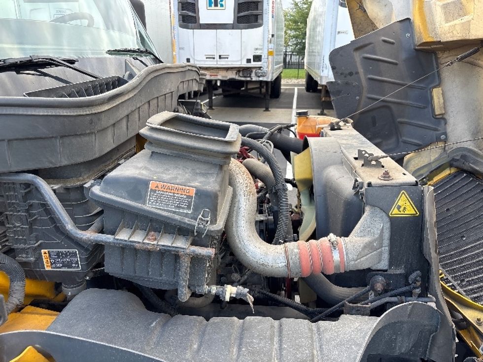 Medium Duty Box Truck-Light and Medium Duty Trucks-International-2022-MV607-Sterling-VA-196,250\n\t\tmiles-$ 45,000 - Image 23