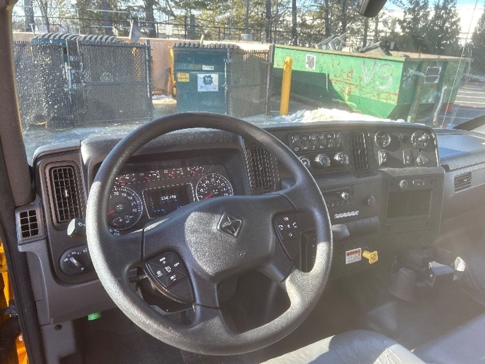 Medium Duty Box Truck-Light and Medium Duty Trucks-International-2022-MV607-Sterling-VA-235,760\n\t\tmiles-$ 44,000 - Image 18