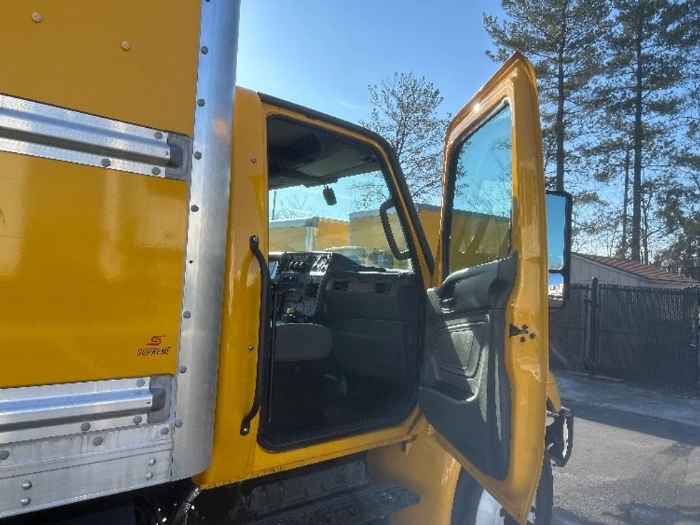 Medium Duty Box Truck-Light and Medium Duty Trucks-International-2022-MV607-Sterling-VA-235,760\n\t\tmiles-$ 44,000 - Image 20