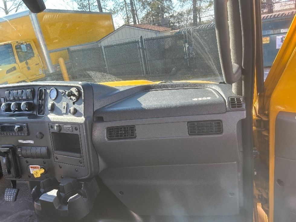 Medium Duty Box Truck-Light and Medium Duty Trucks-International-2022-MV607-Sterling-VA-235,760\n\t\tmiles-$ 44,000 - Image 21