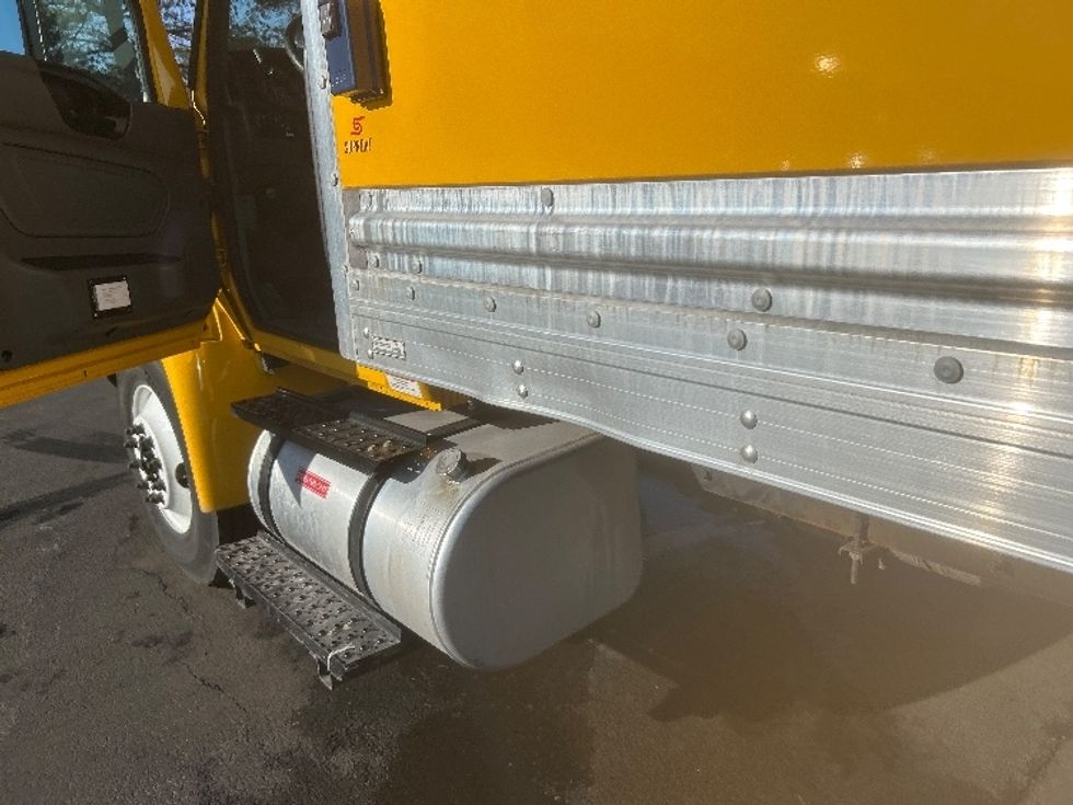 Medium Duty Box Truck-Light and Medium Duty Trucks-International-2022-MV607-Sterling-VA-235,760\n\t\tmiles-$ 44,000 - Image 26