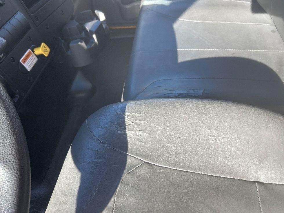 Medium Duty Box Truck-Light and Medium Duty Trucks-International-2022-MV607-Sterling-VA-235,760\n\t\tmiles-$ 44,000 - Image 27