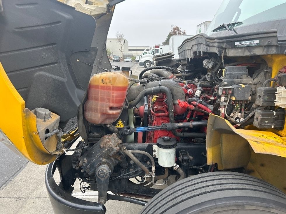 Medium Duty Box Truck-Light and Medium Duty Trucks-International-2022-MV607-Stockton-CA-175,777\n\t\tmiles-$ 54,250 - Image 24