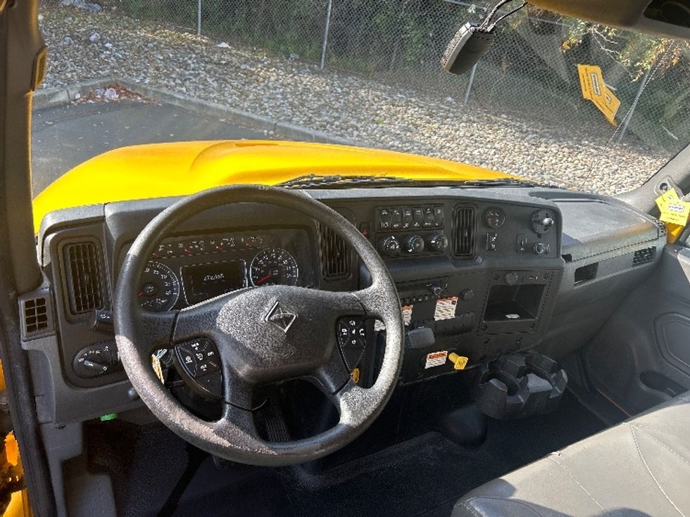Medium Duty Box Truck-Light and Medium Duty Trucks-International-2022-MV607-Swedesboro-NJ-272,700\n\t\tmiles-$ 32,750 - Image 19