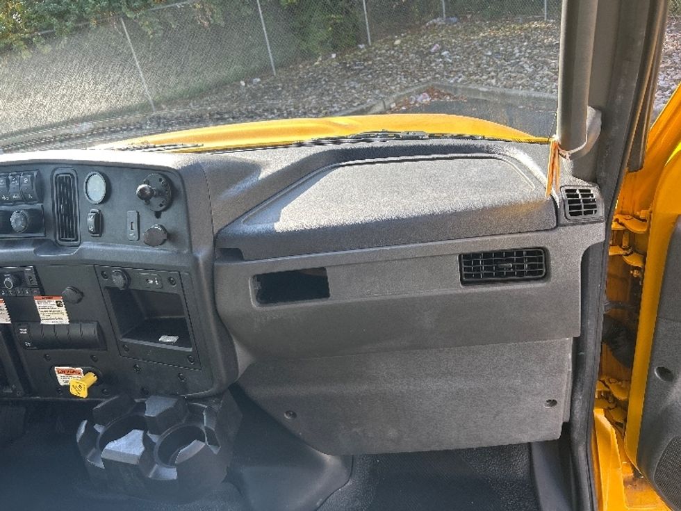 Medium Duty Box Truck-Light and Medium Duty Trucks-International-2022-MV607-Swedesboro-NJ-272,700\n\t\tmiles-$ 32,750 - Image 21