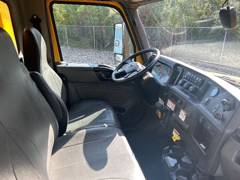 Medium Duty Box Truck-Light and Medium Duty Trucks-International-2022-MV607-Swedesboro-NJ-272,700\n\t\tmiles-$ 32,750 - Image 22