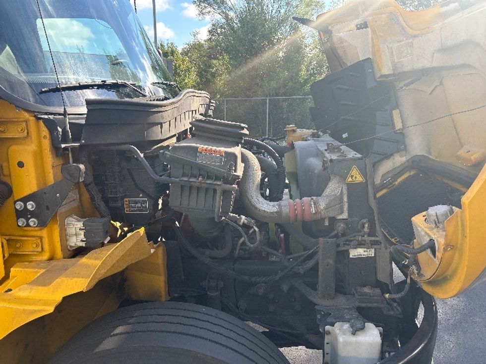 Medium Duty Box Truck-Light and Medium Duty Trucks-International-2022-MV607-Swedesboro-NJ-272,700\n\t\tmiles-$ 32,750 - Image 23