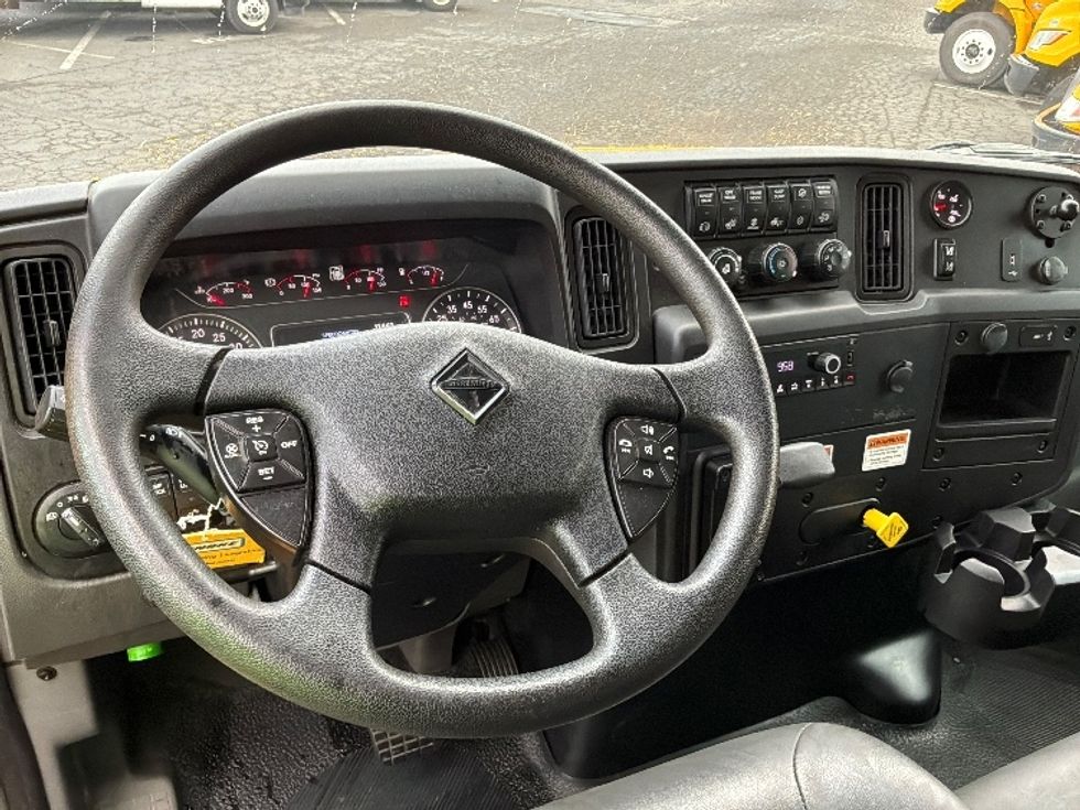 Medium Duty Box Truck-Light and Medium Duty Trucks-International-2022-MV607-Tacoma-WA-201,388\n\t\tmiles-$ 43,250 - Image 18