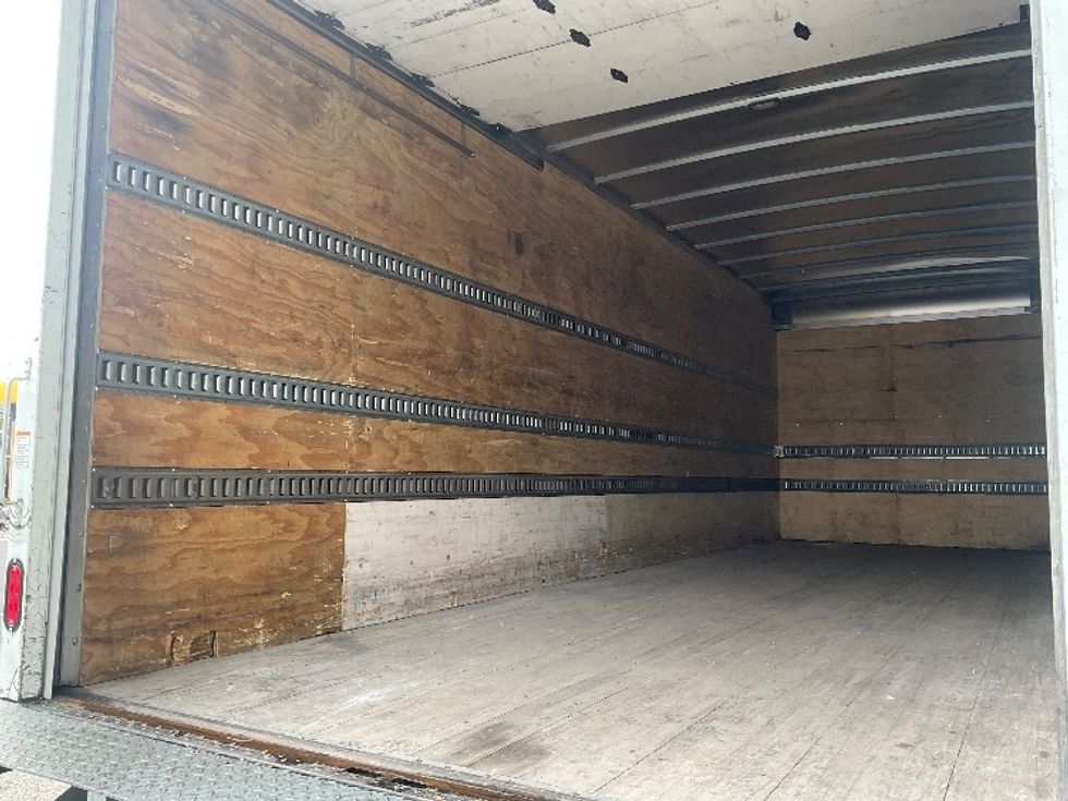 Medium Duty Box Truck-Light and Medium Duty Trucks-International-2022-MV607-Tampa-FL-185,518\n\t\tmiles-$ 57,750 - Image 11