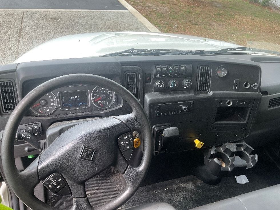 Medium Duty Box Truck-Light and Medium Duty Trucks-International-2022-MV607-Tampa-FL-185,518\n\t\tmiles-$ 57,750 - Image 18