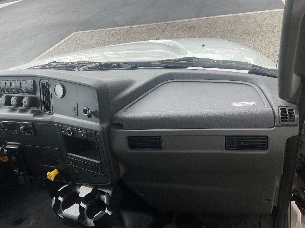 Medium Duty Box Truck-Light and Medium Duty Trucks-International-2022-MV607-Tampa-FL-185,518\n\t\tmiles-$ 57,750 - Image 21