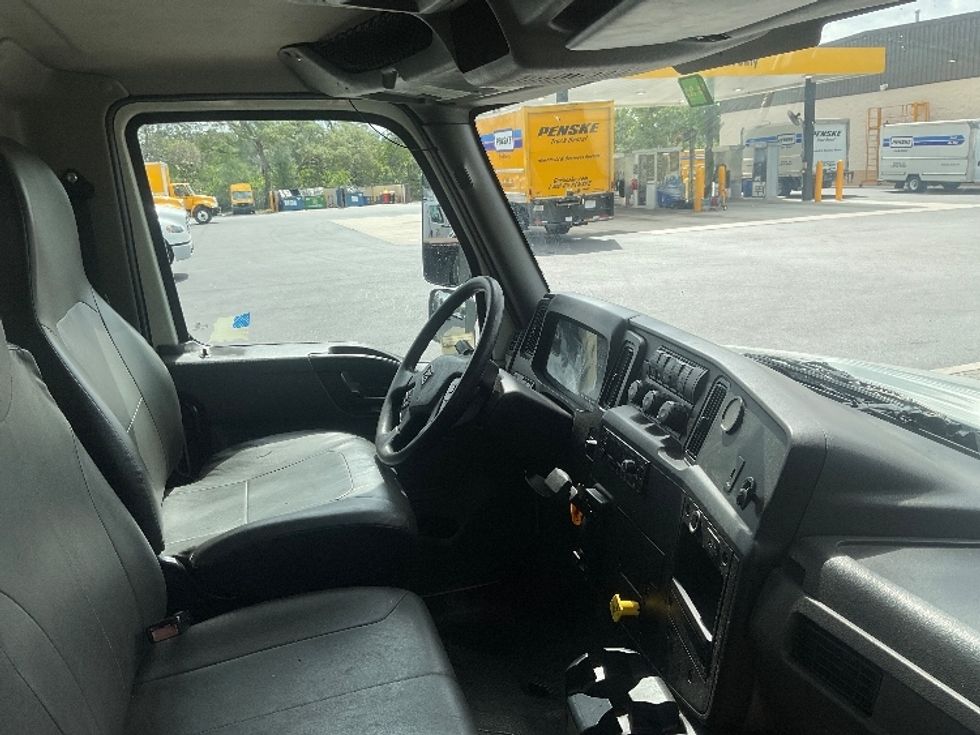 Medium Duty Box Truck-Light and Medium Duty Trucks-International-2022-MV607-Tampa-FL-185,518\n\t\tmiles-$ 57,750 - Image 22