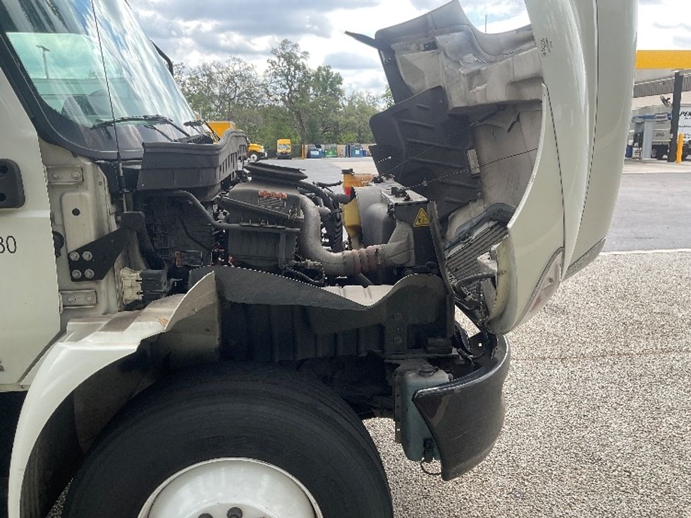 Medium Duty Box Truck-Light and Medium Duty Trucks-International-2022-MV607-Tampa-FL-185,518\n\t\tmiles-$ 57,750 - Image 23