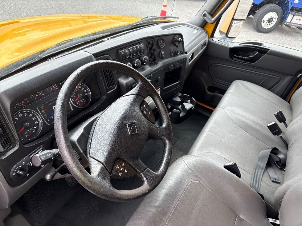 Medium Duty Box Truck-Light and Medium Duty Trucks-International-2022-MV607-Tampa-FL-209,555\n\t\tmiles-$ 45,750 - Image 17
