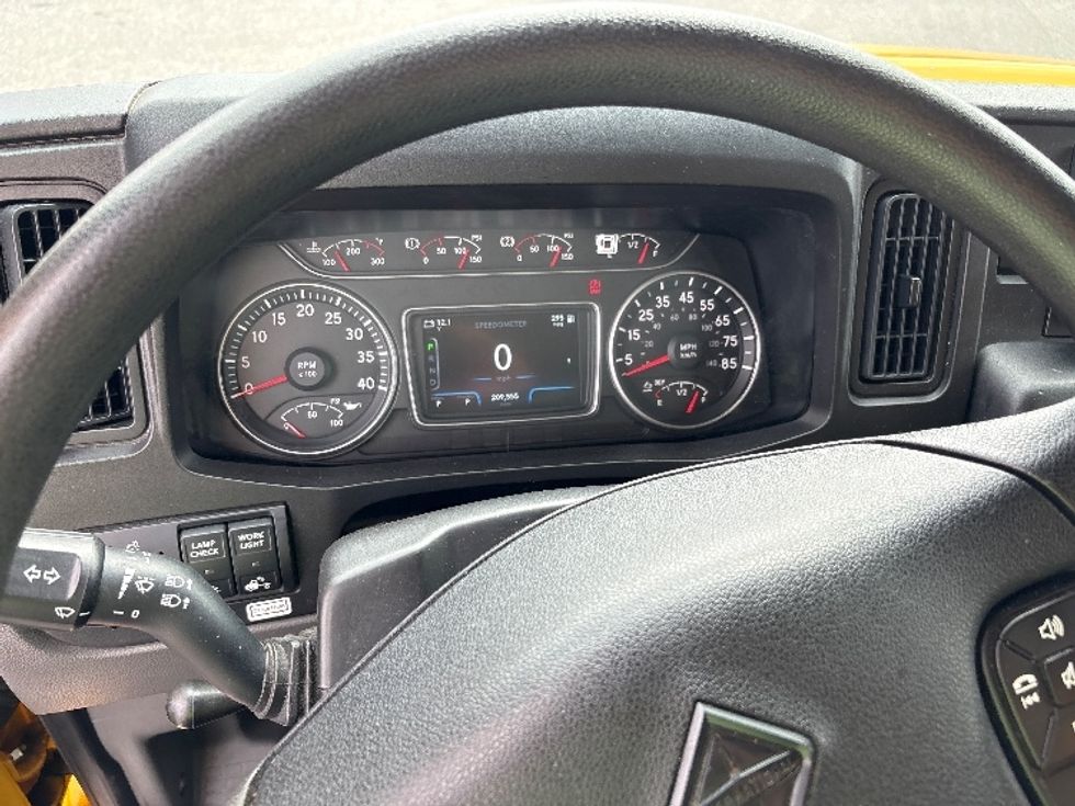 Medium Duty Box Truck-Light and Medium Duty Trucks-International-2022-MV607-Tampa-FL-209,555\n\t\tmiles-$ 45,750 - Image 18