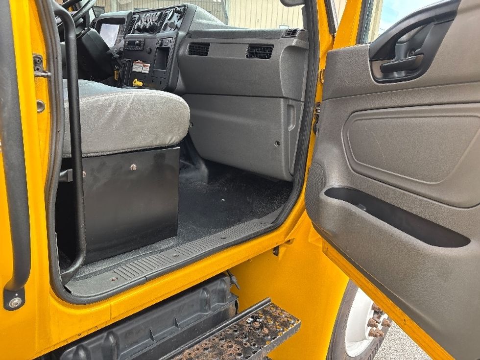 Medium Duty Box Truck-Light and Medium Duty Trucks-International-2022-MV607-Tampa-FL-209,555\n\t\tmiles-$ 45,750 - Image 20
