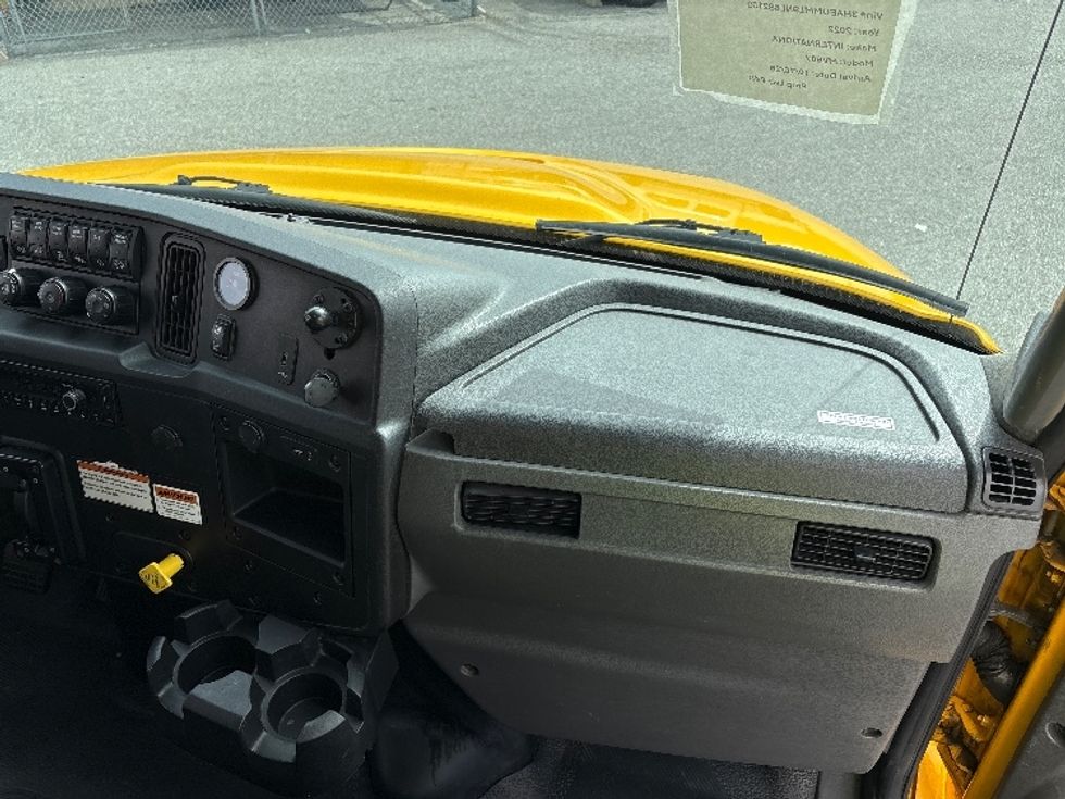 Medium Duty Box Truck-Light and Medium Duty Trucks-International-2022-MV607-Tampa-FL-209,555\n\t\tmiles-$ 45,750 - Image 21