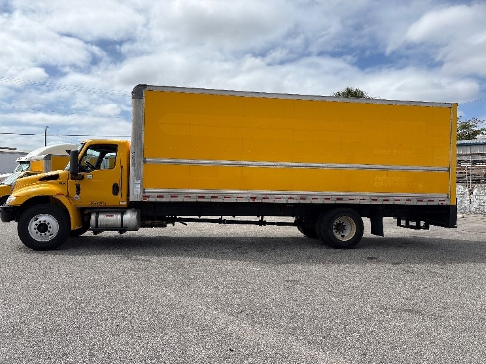 Medium Duty Box Truck-Light and Medium Duty Trucks-International-2022-MV607-Tampa-FL-209,555\n\t\tmiles-$ 45,750 - Image 4