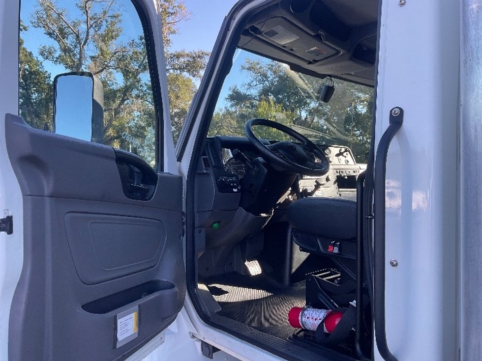 Medium Duty Box Truck-Light and Medium Duty Trucks-International-2022-MV607-Tampa-FL-213,991\n\t\tmiles-$ 47,500 - Image 16