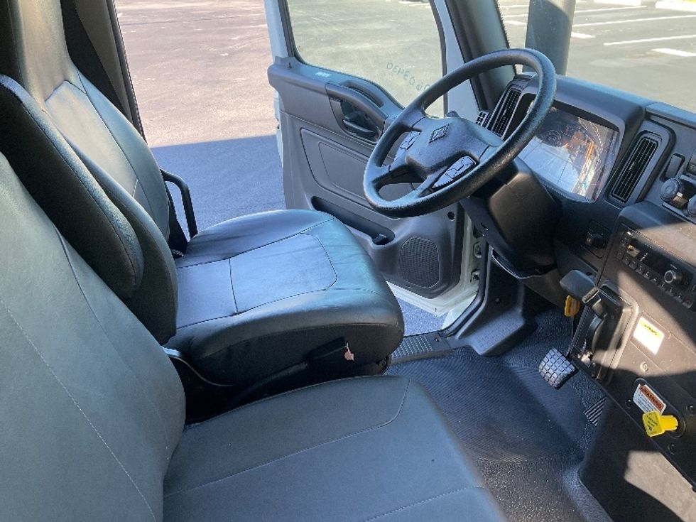 Medium Duty Box Truck-Light and Medium Duty Trucks-International-2022-MV607-Tampa-FL-213,991\n\t\tmiles-$ 47,500 - Image 22