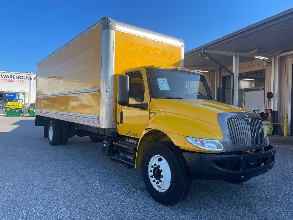 Medium Duty Box Truck-Light and Medium Duty Trucks-International-2022-MV607-Tampa-FL-222,193\n\t\tmiles-$ 40,500 - Image 1