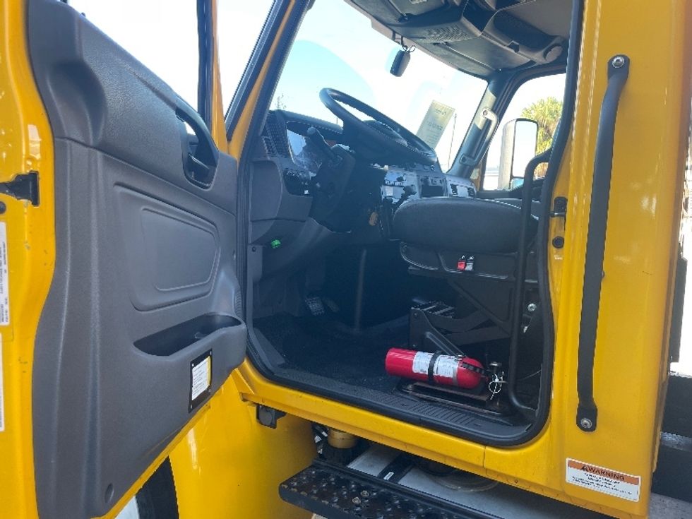 Medium Duty Box Truck-Light and Medium Duty Trucks-International-2022-MV607-Tampa-FL-222,193\n\t\tmiles-$ 40,500 - Image 16