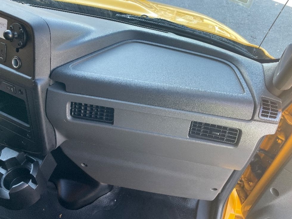 Medium Duty Box Truck-Light and Medium Duty Trucks-International-2022-MV607-Tampa-FL-222,193\n\t\tmiles-$ 40,500 - Image 21
