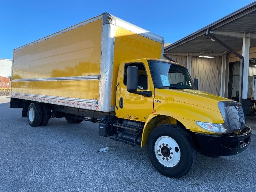 Medium Duty Box Truck-Light and Medium Duty Trucks-International-2022-MV607-Tampa-FL-229,319\n\t\tmiles-$ 39,250 - Image 1
