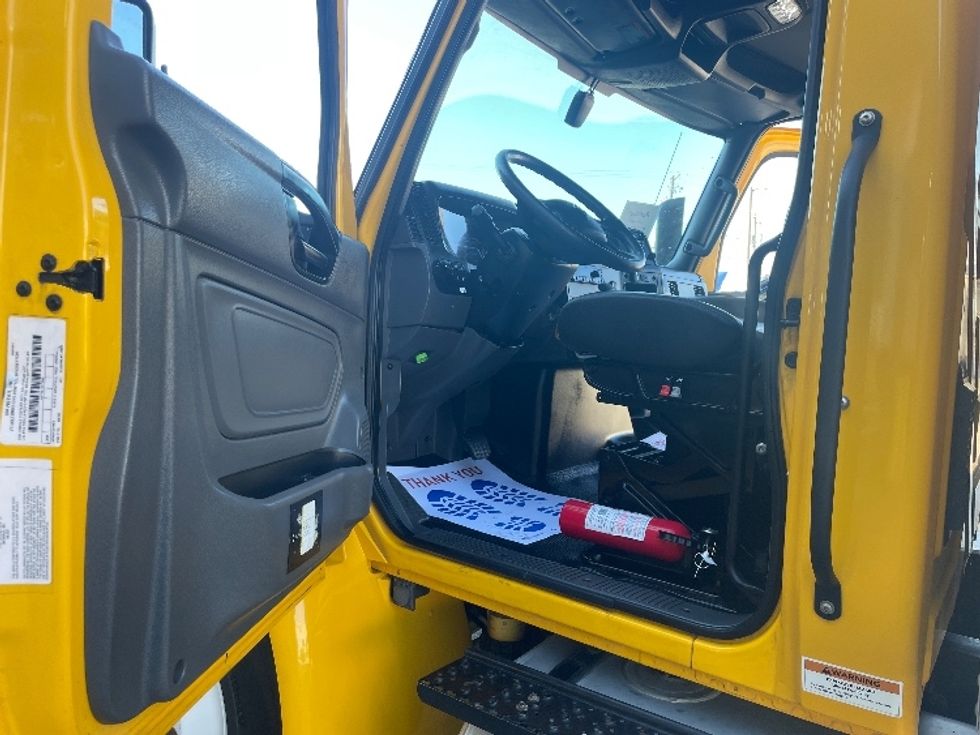 Medium Duty Box Truck-Light and Medium Duty Trucks-International-2022-MV607-Tampa-FL-229,319\n\t\tmiles-$ 39,250 - Image 16
