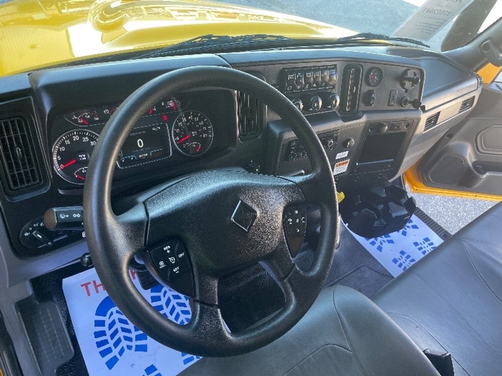 Medium Duty Box Truck-Light and Medium Duty Trucks-International-2022-MV607-Tampa-FL-229,319\n\t\tmiles-$ 39,250 - Image 17