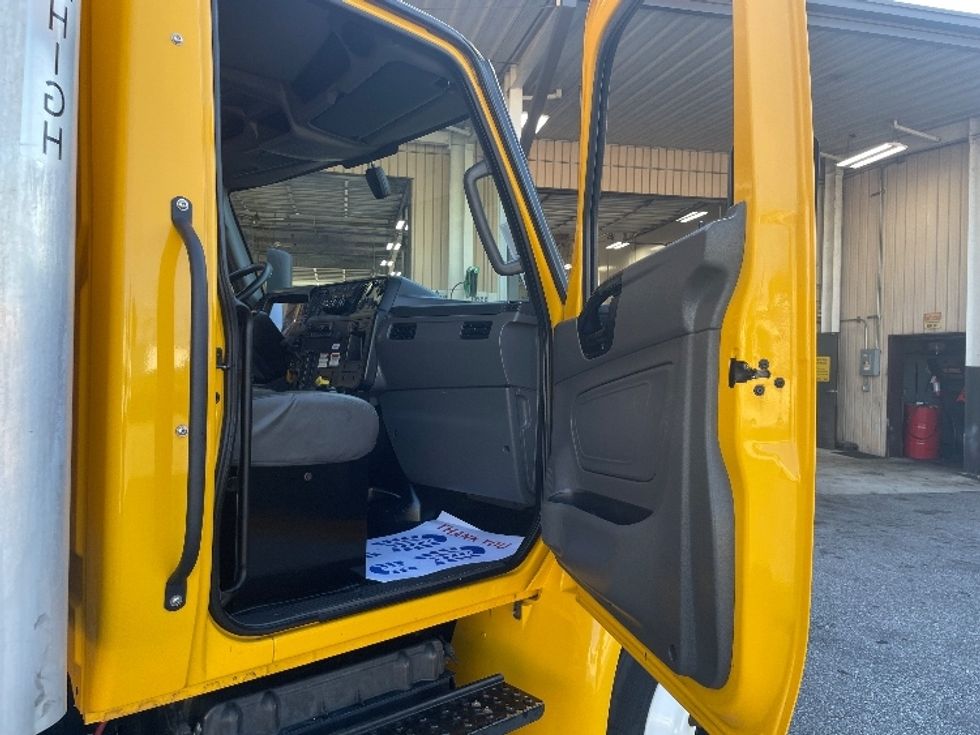 Medium Duty Box Truck-Light and Medium Duty Trucks-International-2022-MV607-Tampa-FL-229,319\n\t\tmiles-$ 39,250 - Image 20