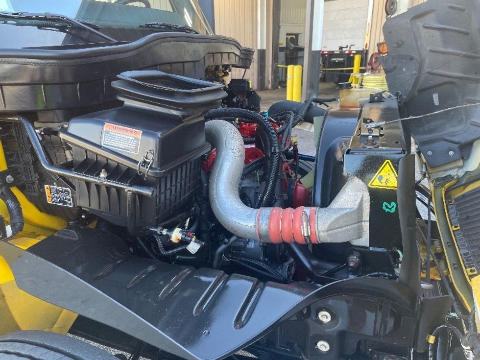 Medium Duty Box Truck-Light and Medium Duty Trucks-International-2022-MV607-Tampa-FL-229,319\n\t\tmiles-$ 39,250 - Image 23