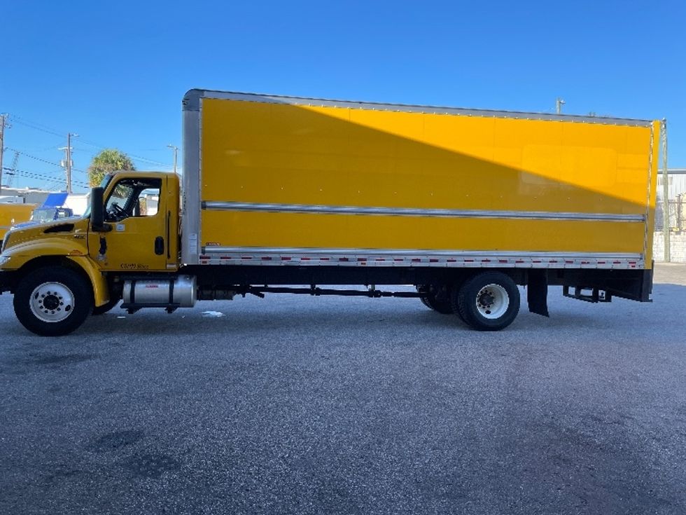 Medium Duty Box Truck-Light and Medium Duty Trucks-International-2022-MV607-Tampa-FL-229,319\n\t\tmiles-$ 39,250 - Image 4