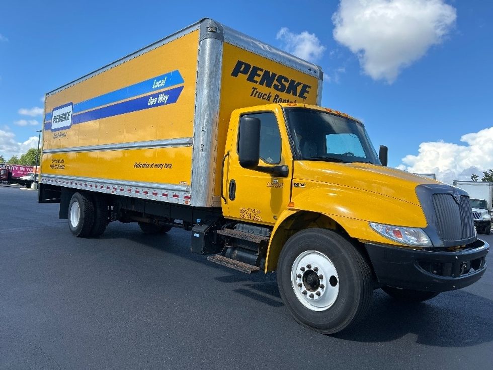 Medium Duty Box Truck-Light and Medium Duty Trucks-International-2022-MV607-Tampa-FL-235,767\n\t\tmiles-$ 40,000 - Image 1