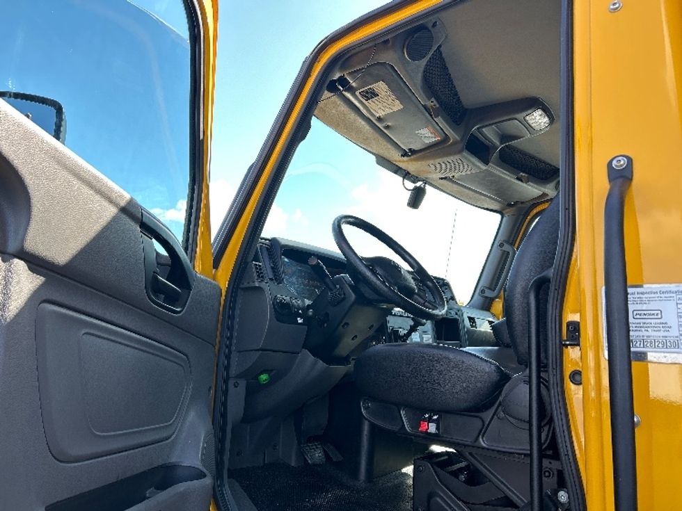 Medium Duty Box Truck-Light and Medium Duty Trucks-International-2022-MV607-Tampa-FL-235,767\n\t\tmiles-$ 40,000 - Image 16