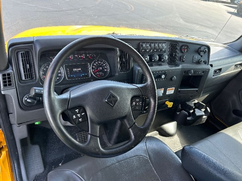 Medium Duty Box Truck-Light and Medium Duty Trucks-International-2022-MV607-Tampa-FL-235,767\n\t\tmiles-$ 40,000 - Image 17