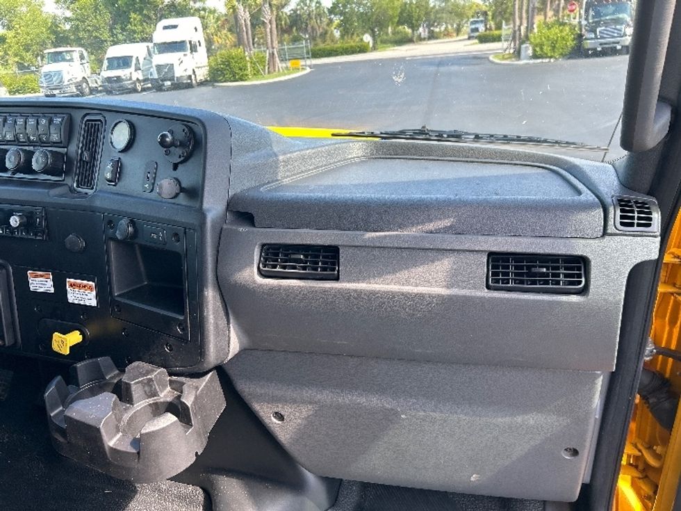 Medium Duty Box Truck-Light and Medium Duty Trucks-International-2022-MV607-Tampa-FL-235,767\n\t\tmiles-$ 40,000 - Image 20