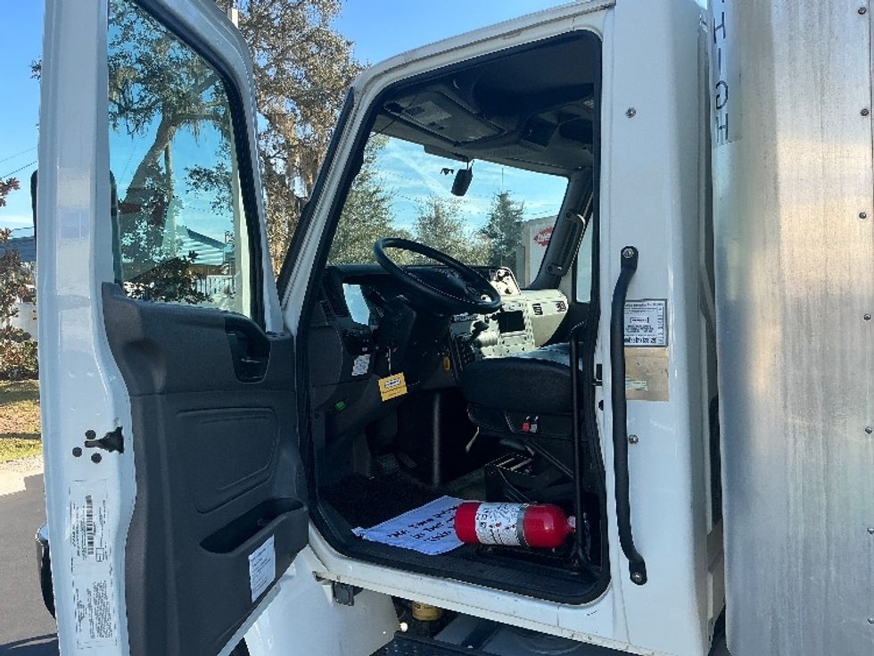 Medium Duty Box Truck-Light and Medium Duty Trucks-International-2022-MV607-Tampa-FL-238,012\n\t\tmiles-$ 46,750 - Image 16