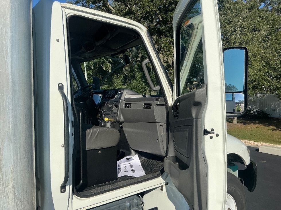Medium Duty Box Truck-Light and Medium Duty Trucks-International-2022-MV607-Tampa-FL-238,012\n\t\tmiles-$ 46,750 - Image 20