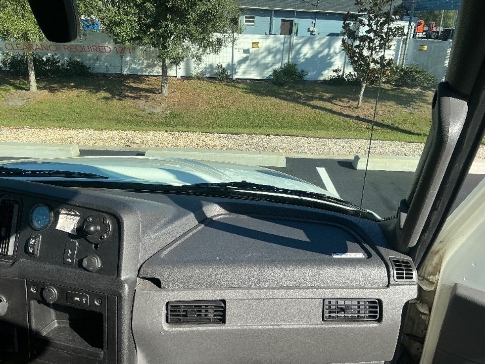 Medium Duty Box Truck-Light and Medium Duty Trucks-International-2022-MV607-Tampa-FL-238,012\n\t\tmiles-$ 46,750 - Image 21