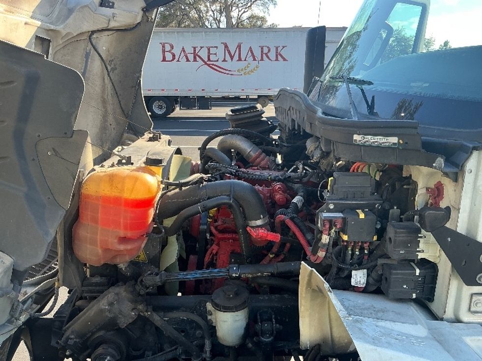 Medium Duty Box Truck-Light and Medium Duty Trucks-International-2022-MV607-Tampa-FL-238,012\n\t\tmiles-$ 46,750 - Image 24